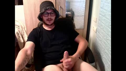 Snapshot of younromki chatting on May 31, 2026, 9:27 pm A... online show from May 31, 2026, 9:27 pm