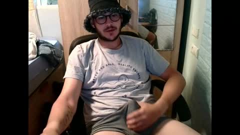Snapshot of younromki chatting on June 7, 2026, 10:52 am A... online show from June 7, 2026, 10:52 am
