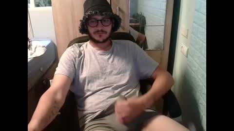 Snapshot of younromki chatting on June 18, 2026, 7:19 am A... online show from June 18, 2026, 7:19 am