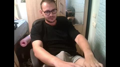 Snapshot of younromki chatting on July 6, 2026, 8:22 am A... online show from July 6, 2026, 8:22 am