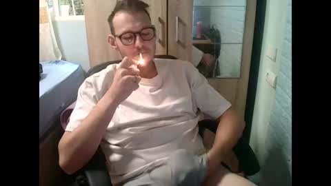 Snapshot of younromki chatting on July 9, 2026, 10:08 am A... online show from July 9, 2026, 10:08 am