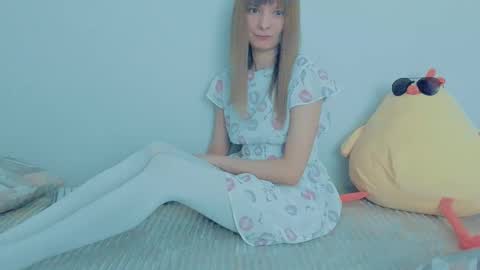 Lily online show from October 9, 2025, 3:37 am