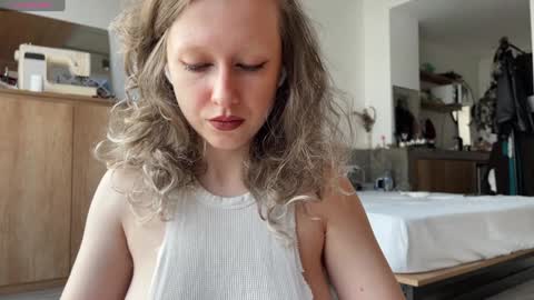 your_coraline_ online show from December 28, 2024, 8:37 am