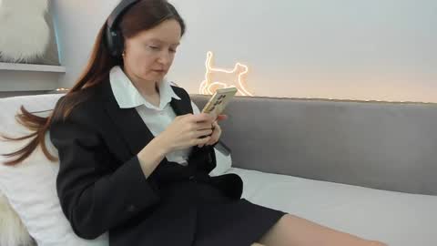 Snapshot of your_librarian chatting on May 26, 2026, 12:56 pm Your Librarian online show from May 26, 2026, 12:56 pm