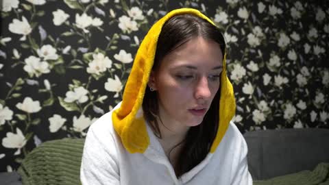 Snapshot of your_little_flexible_girl chatting on February 8, 2025, 12:17 am Meri online show from February 8, 2025, 12:17 am