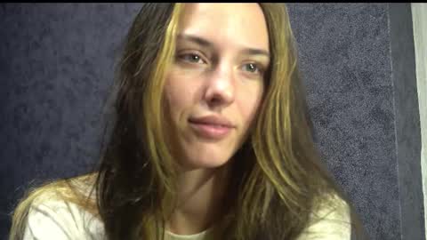 Snapshot of your_little_flexible_girl chatting on December 4, 2025, 9:01 pm Meri online show from December 4, 2025, 9:01 pm