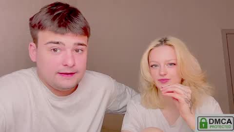 Snapshot of your_molly_mark chatting on May 2, 2026, 9:03 am your_molly_mark online show from May 2, 2026, 9:03 am