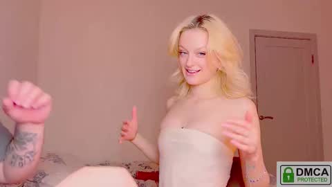 Snapshot of your_molly_mark chatting on May 13, 2026, 9:55 pm your_molly_mark online show from May 13, 2026, 9:55 pm