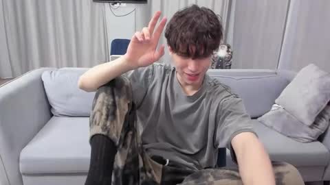 your_shy_guy online show from January 29, 2025, 2:00 pm