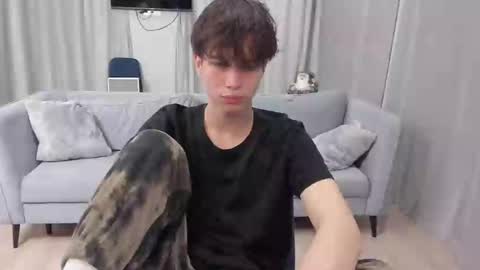 your_shy_guy online show from January 31, 2025, 2:28 pm