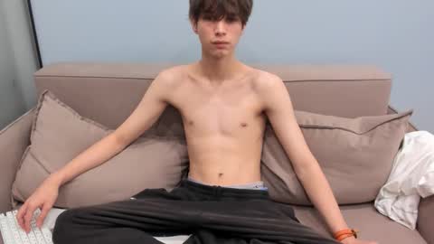 your_shy_guy online show from September 19, 2025, 7:47 pm