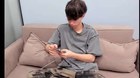 your_shy_guy online show from October 17, 2025, 1:20 am