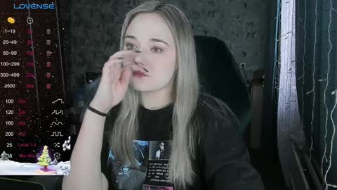 Snapshot of your_small_bunny chatting on December 19, 2024, 4:56 am Molly online show from December 19, 2024, 4:56 am