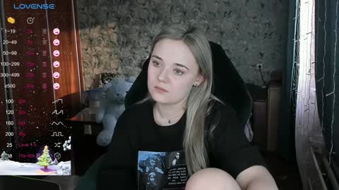 Snapshot of your_small_bunny chatting on December 19, 2024, 8:02 am Molly online show from December 19, 2024, 8:02 am