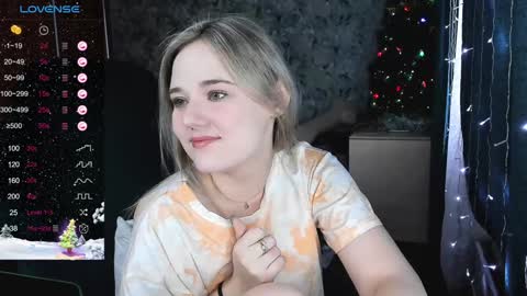 Snapshot of your_small_bunny chatting on December 24, 2024, 4:44 am Molly online show from December 24, 2024, 4:44 am