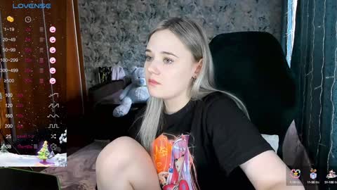 Snapshot of your_small_bunny chatting on January 15, 2025, 6:12 am Molly online show from January 15, 2025, 6:12 am