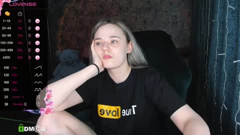 Snapshot of your_small_bunny chatting on March 10, 2025, 12:48 pm Molly online show from March 10, 2025, 12:48 pm