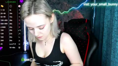 Snapshot of your_small_bunny chatting on June 7, 2026, 2:05 am Molly online show from June 7, 2026, 2:05 am