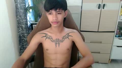 yourasian_eric online show from April 9, 2026, 8:53 am