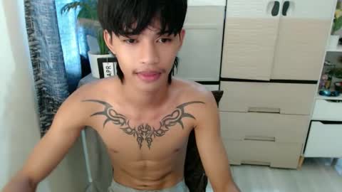 Snapshot of yourasian_eric chatting on April 25, 2026, 7:55 am yourasian_eric online show from April 25, 2026, 7:55 am