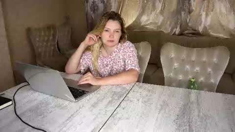 Snapshot of yourbabyhanna chatting on July 7, 2026, 6:05 am yourbabyhanna online show from July 7, 2026, 6:05 am