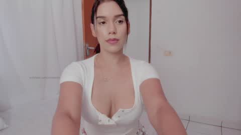 insta  yourboniee online show from January 6, 2025, 4:02 pm