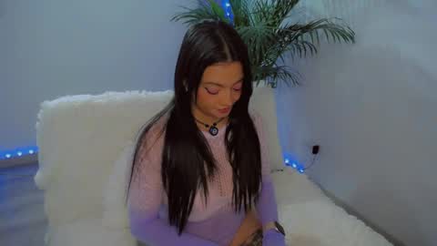Snapshot of yourcutegiirl chatting on April 28, 2026, 10:37 pm Salom online show from April 28, 2026, 10:37 pm