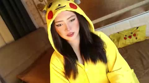 JEN  online show from October 19, 2025, 10:38 am