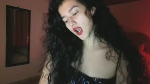 yourdreamgirl2025 online show from April 14, 2026, 12:05 am