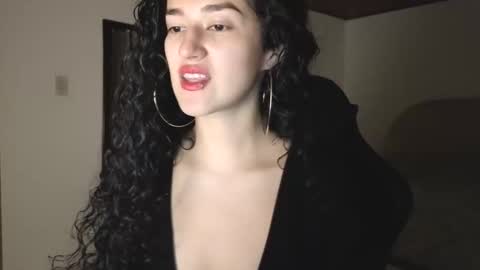 yourdreamgirl2025 online show from April 28, 2026, 12:09 am