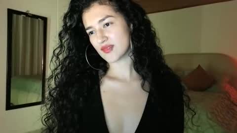 yourdreamgirl2025 online show from May 25, 2026, 11:55 pm