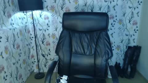 Snapshot of yourfavoratemaureen chatting on February 2, 2025, 2:27 am maureen love you online show from February 2, 2025, 2:27 am