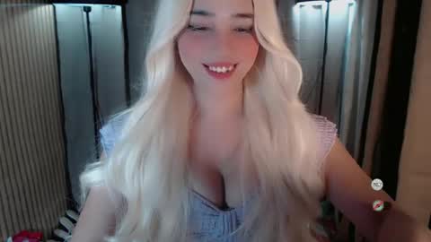 Snapshot of yourfavoratemaureen chatting on October 5, 2025, 6:39 pm maureen love you online show from October 5, 2025, 6:39 pm