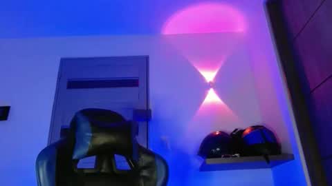 yourfavorite_bigclit online show from April 23, 2026, 9:19 am
