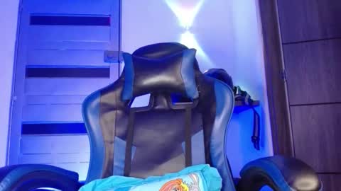 yourfavorite_bigclit online show from May 19, 2026, 8:53 am