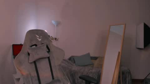 Chloe online show from March 5, 2025, 9:37 pm