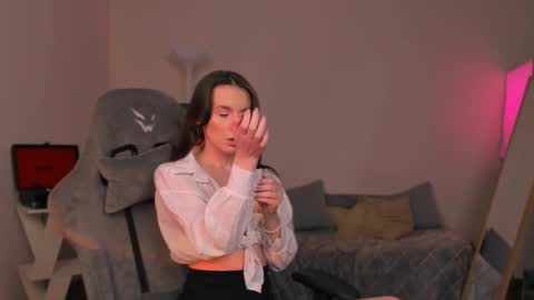 Chloe online show from March 6, 2025, 9:20 pm