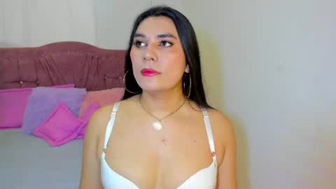 EMELY online show from July 5, 2026, 5:53 pm