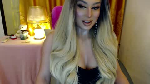 Snapshot of yourmistressofevil_isback chatting on June 10, 2026, 6:51 pm Adriana Maxwell online show from June 10, 2026, 6:51 pm