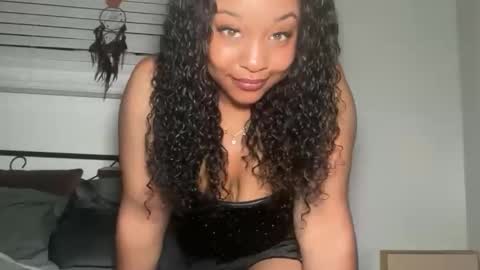 Snapshot of yourmommysilk chatting on May 9, 2026, 5:56 am YOURMOMMY online show from May 9, 2026, 5:56 am