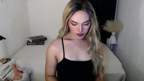 Snapshot of yournaughtykendal chatting on April 27, 2026, 3:32 pm TIFFANY SUCKING QUEEN online show from April 27, 2026, 3:32 pm