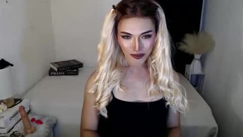 Snapshot of yournaughtykendal chatting on April 30, 2026, 7:36 am TIFFANY SUCKING QUEEN online show from April 30, 2026, 7:36 am