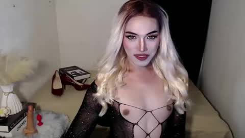Snapshot of yournaughtykendal chatting on May 15, 2026, 6:15 pm TIFFANY SUCKING QUEEN online show from May 15, 2026, 6:15 pm