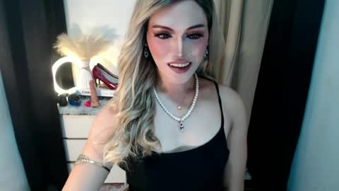Snapshot of yournaughtykendal chatting on June 24, 2026, 7:13 pm TIFFANY SUCKING QUEEN online show from June 24, 2026, 7:13 pm