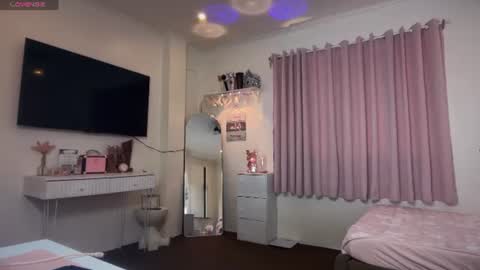 yournaughtyprincessx online show from June 19, 2026, 7:45 am