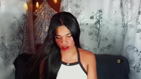 yourqueen_19 online show from April 28, 2026, 5:34 am