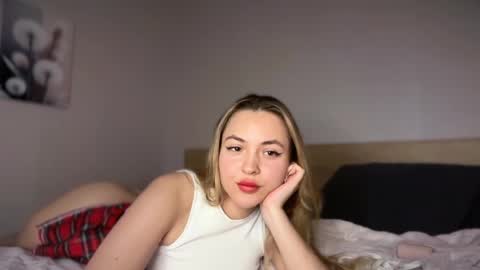 Snapshot of yourrarebunny chatting on May 6, 2026, 8:25 pm yourrarebunny online show from May 6, 2026, 8:25 pm