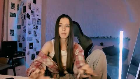 Eva online show from September 12, 2025, 9:37 pm