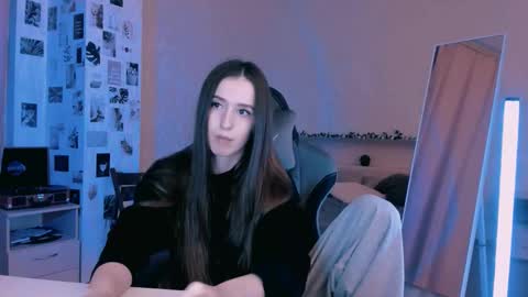 Eva online show from October 5, 2025, 7:34 pm