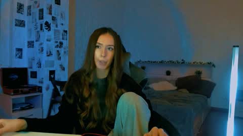 Eva online show from October 22, 2025, 7:35 pm